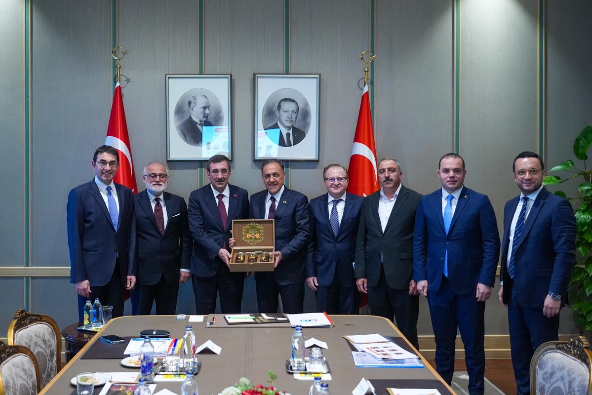 Kadir Çintay (@kadir_cintay12) on Twitter photo Cumhurbaşkanı Yardımcımız, kıymetli büyüğümüz Sayın Dr. <a href="/_cevdetyilmaz/">Cevdet Yılmaz</a>’a; Bingöl Balı’nın ulusal pazarlara açılım sürecine verdiği öncülük ve nazik kabulleri için şükranlarımı sunuyorum.
Bu sürece başından beri emek ve katkı sunan; Valimiz Sayın Dr. Ahmet Hamdi Usta’ya, Bingöl Cumhurbaşkanı Yardımcımız, kıymetli büyüğümüz Sayın Dr. <a href="/_cevdetyilmaz/">Cevdet Yılmaz</a>’a; Bingöl Balı’nın ulusal pazarlara açılım sürecine verdiği öncülük ve nazik kabulleri için şükranlarımı sunuyorum.
Bu sürece başından beri emek ve katkı sunan; Valimiz Sayın Dr. Ahmet Hamdi Usta’ya, Bingöl