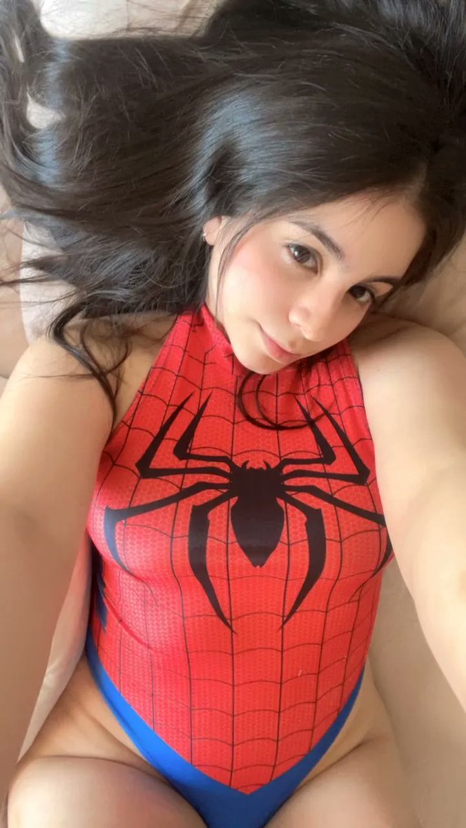 Jouons :      

1 like = 1 nude    

1 RT = 1 nude de ma pote     

Dis moi quand c'est fait