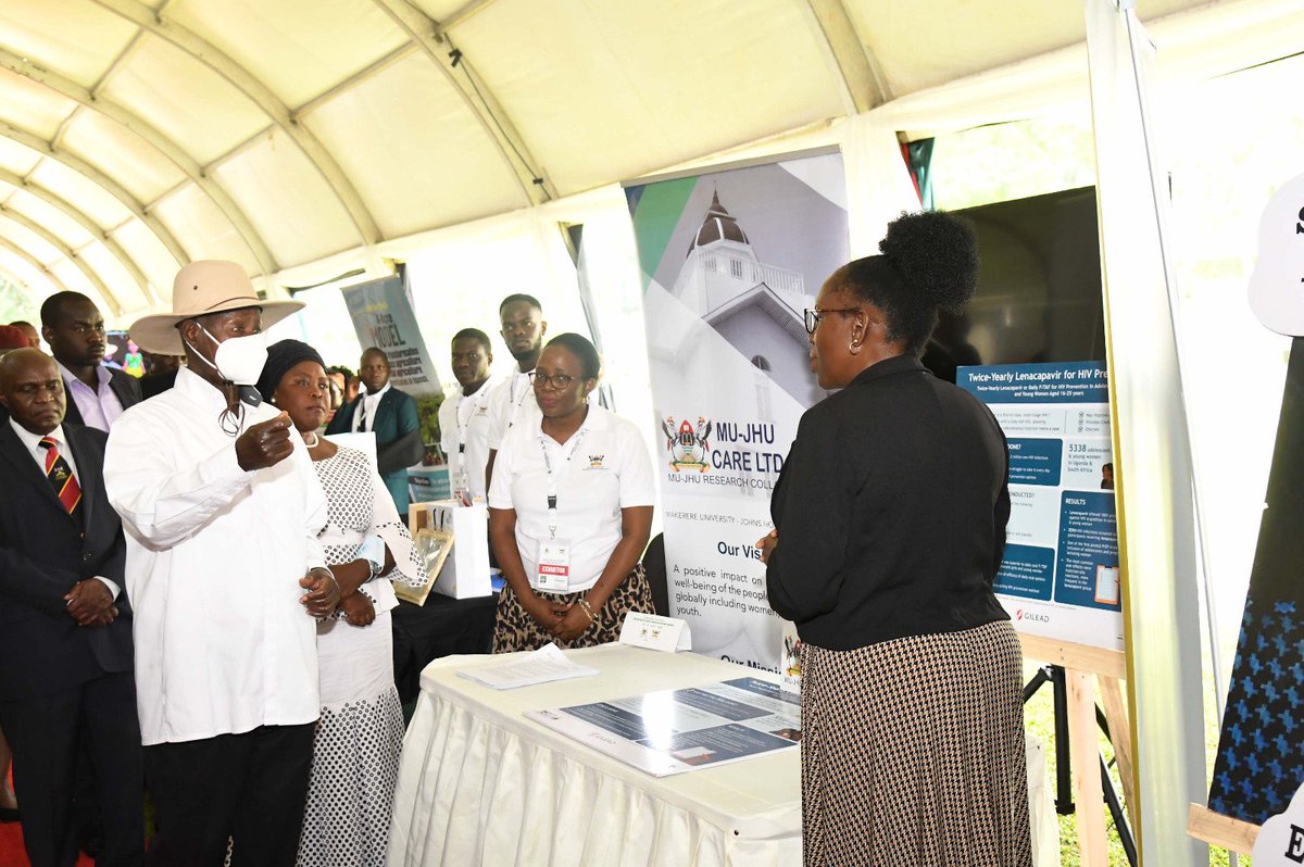 fmatovu2's tweet photo. I recently had the utmost honor of talking to the president of Uganda about @GileadSciences' twice-yearly injection, Lenacapavir that offered 100% protection against HIV acquisition among young women in Uganda and South Africa.
#LongactingPrEP #AccessForAll https://t.co/3XnMmu8GT2