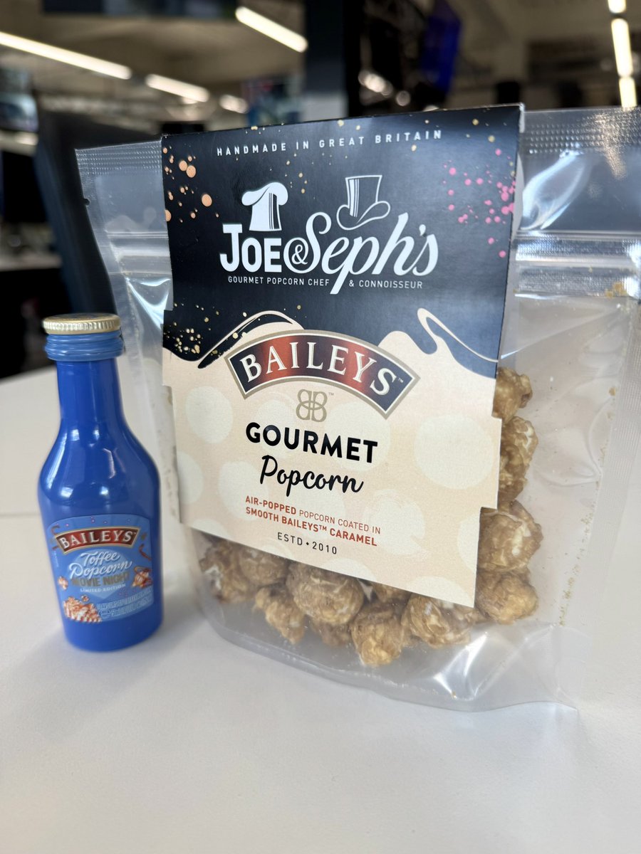 Well this was a rather nice surprise treat in the office today 😋🍿 Thank you <a href="/BaileysOfficial/">Baileys</a> #baileys #toffeepopcornbaileys #popcorn #officetreat