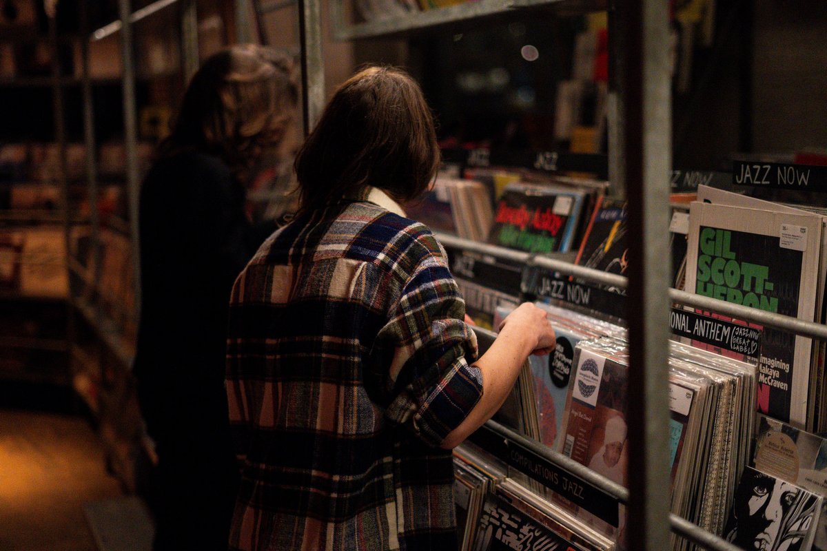 Happy belated #RecordStoreDay and thank you to the #Contrechamps team for a glorious label night at Bongo Joe Records in Genève!

Photos: Morgane Meys