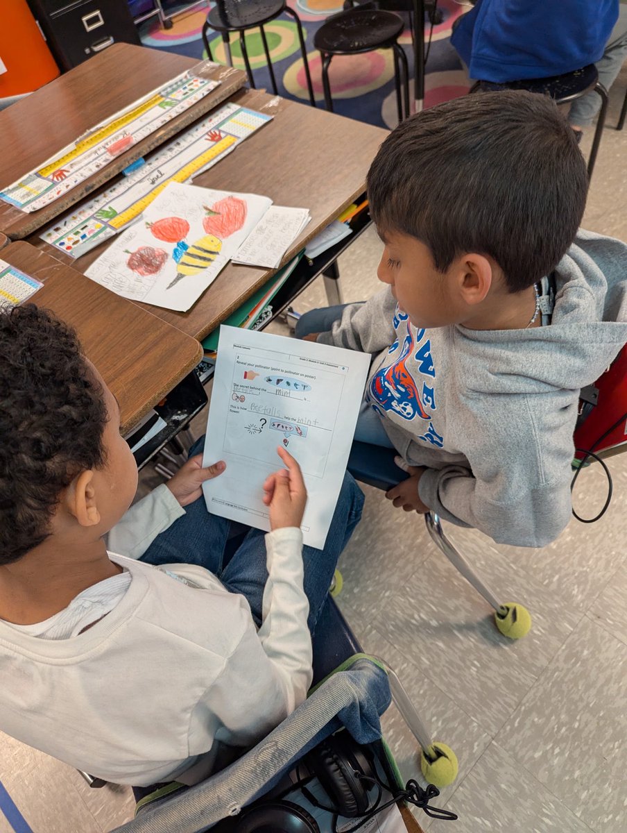 LoweESLeopards's tweet photo. 2nd grade Milestones 

Students presented their oral presentation about pollination to their peers. Then critiqued one another and provided positive feedback. 💙
@jcpsInnovation https://t.co/1DRAXAKnLd