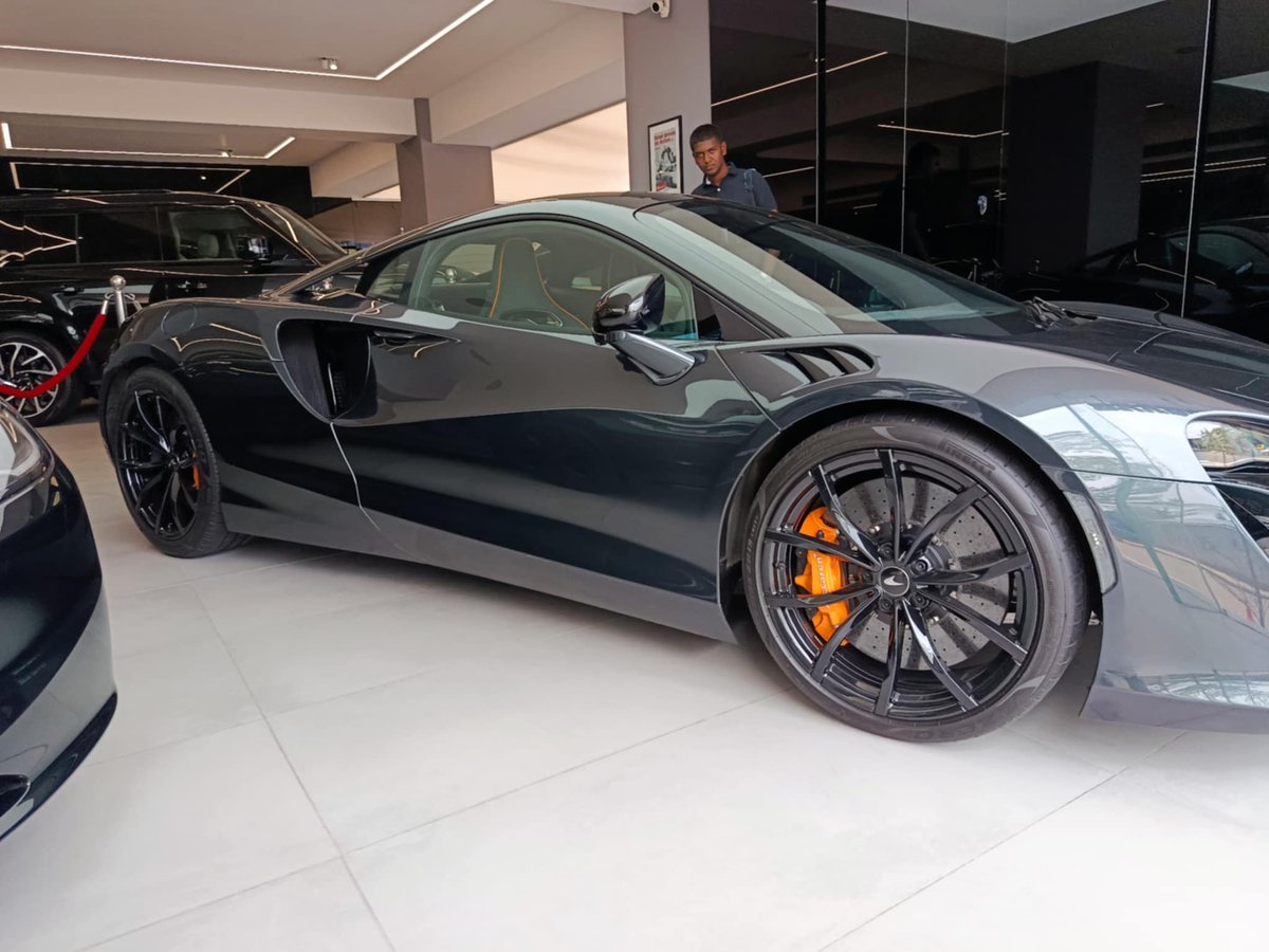 ArtsRozen's tweet photo. The new hybrid Maclaren Artura.💨 https://t.co/srLGKpQHBl