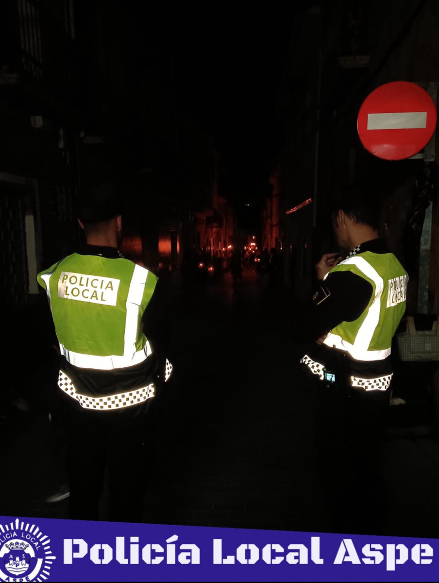 🚔🚨 DIFUNTOS Y ÁNIMAS ✝️🕯️

Esta tarde cae sobre el municipio un silencio distinto… el que acompaña a la Procesión de Difuntos y Ánimas, que ya se encuentra en marcha desde las 20:30 h, partiendo de la Parroquia Buen Pastor.