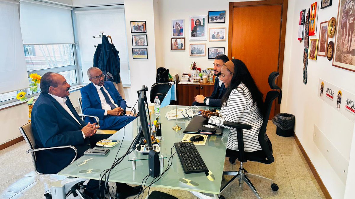🇸🇴🤝🇮🇹 #ANOLF <a href="/mariailenarocha/">Marilena</a> durante la visita dell’Ambasciatore somalo S.E. Ibrahim Ali Omar 🗣️"Solo insieme possiamo costruire percorsi di vera interazione, nel rispetto delle persone e della loro storia." #Somalia #OltreLeFrontiere 🌍

Leggi qui 👇
shorturl.at/jHfN8