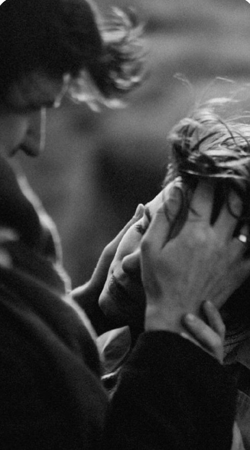 🤍🖤🤍

Si por besarte...

    Tuviera que ir al infierno,
     Lo haría,
    Así podría presumir,
    A los demonios,
    De haber estado en el paraíso,

                                      Sin nunca entrar..."

.

~William Shakespeare.