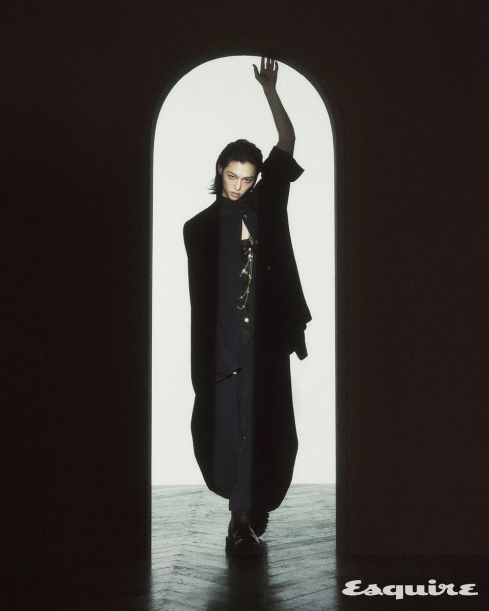 lixpost's tweet photo. FELIX FOR ESQUIRE KOREA https://t.co/PkJVObkMPi