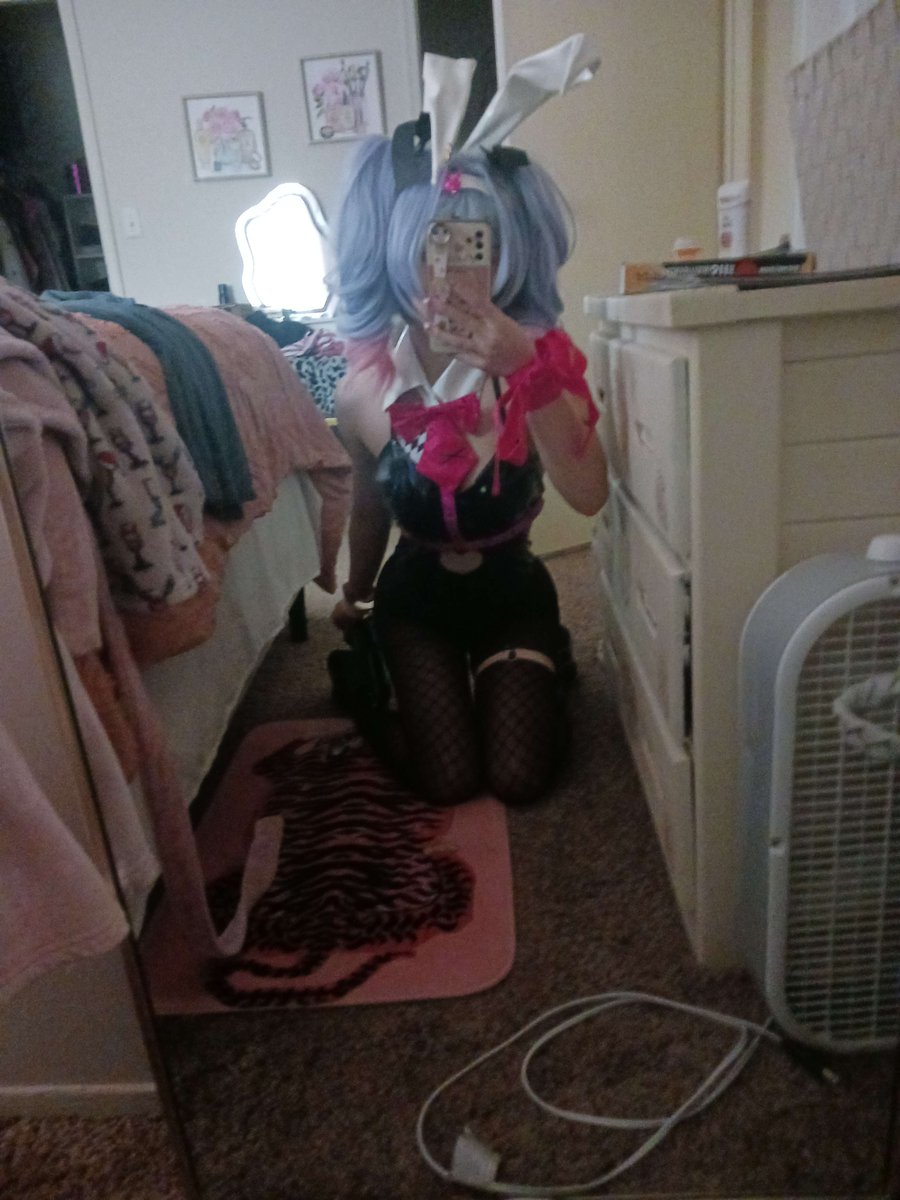 Maxiii_Cos's tweet image. me and my twin fr #RabbitHolemiku #cosplay