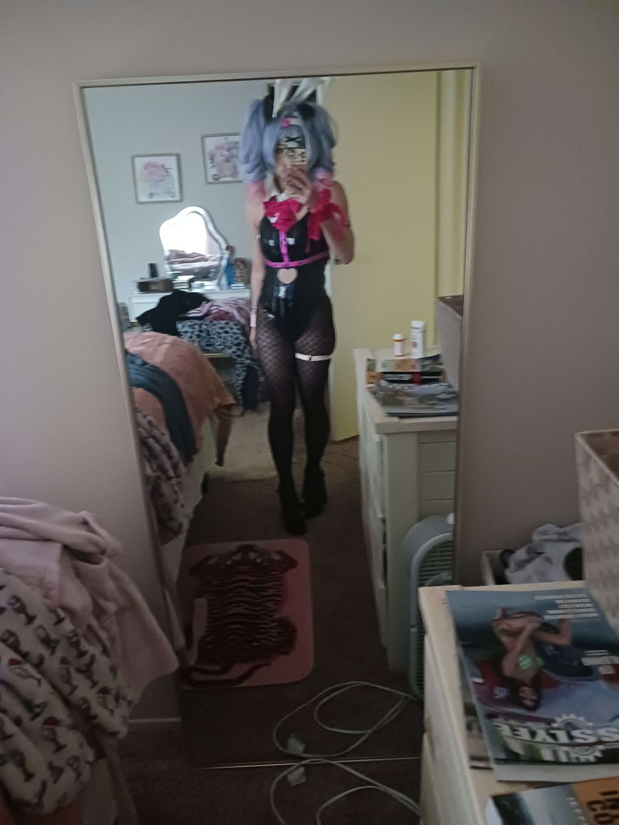 Maxiii_Cos's tweet image. me and my twin fr #RabbitHolemiku #cosplay