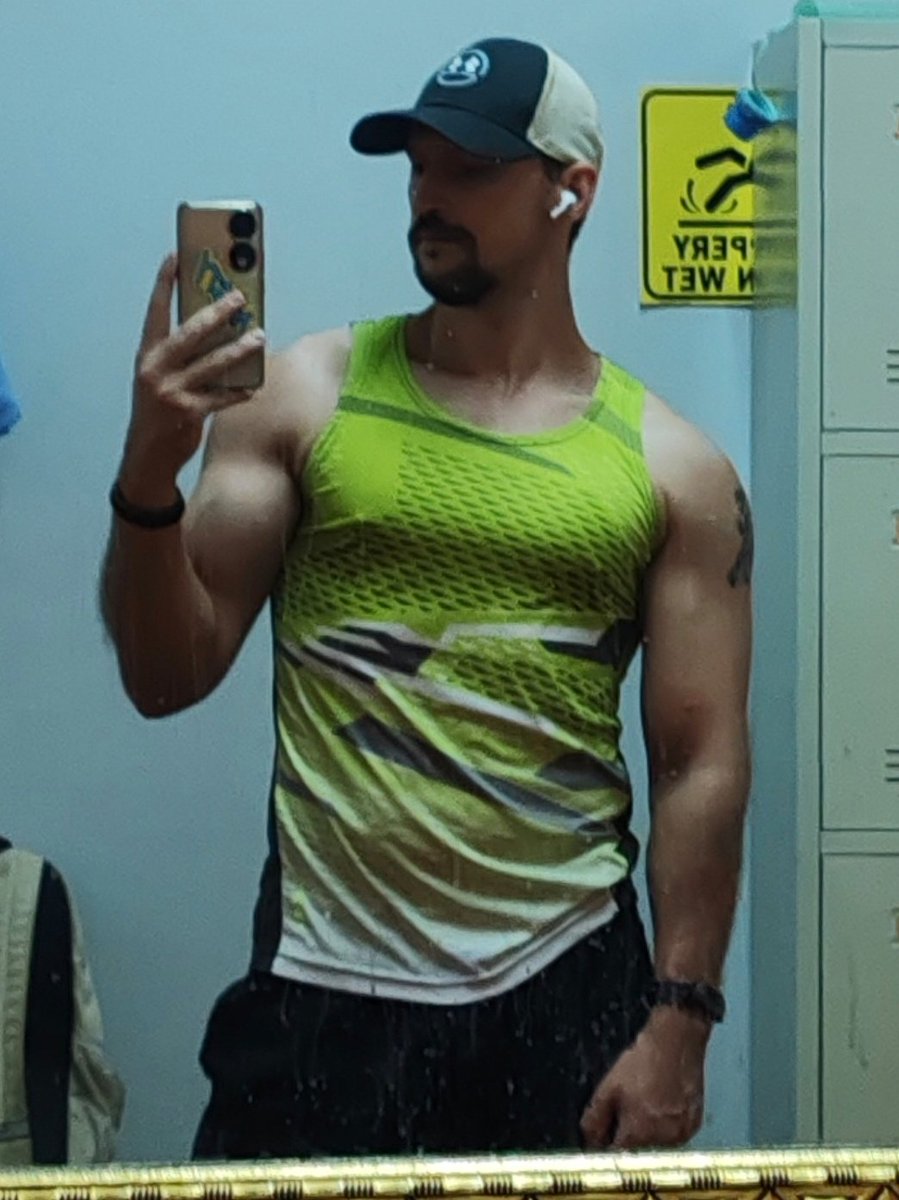 Wishing you all the flexiest of Fridays this weekend! 💪🎉.