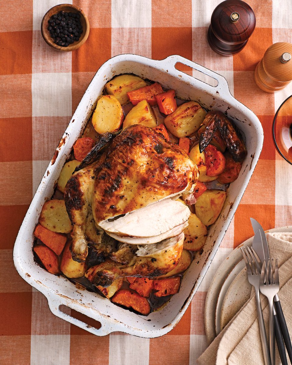 This Easy Roast Chicken with Lemon Myrtle, Pepperberry &amp; Pepperleaf is a perfect way to integrate local ingredients - and a suitable local wine pairing, naturally -  into your Easter spread 🐰🥂

Full recipe &amp; pairing 👉 vinomofo.com/vino-articles/…