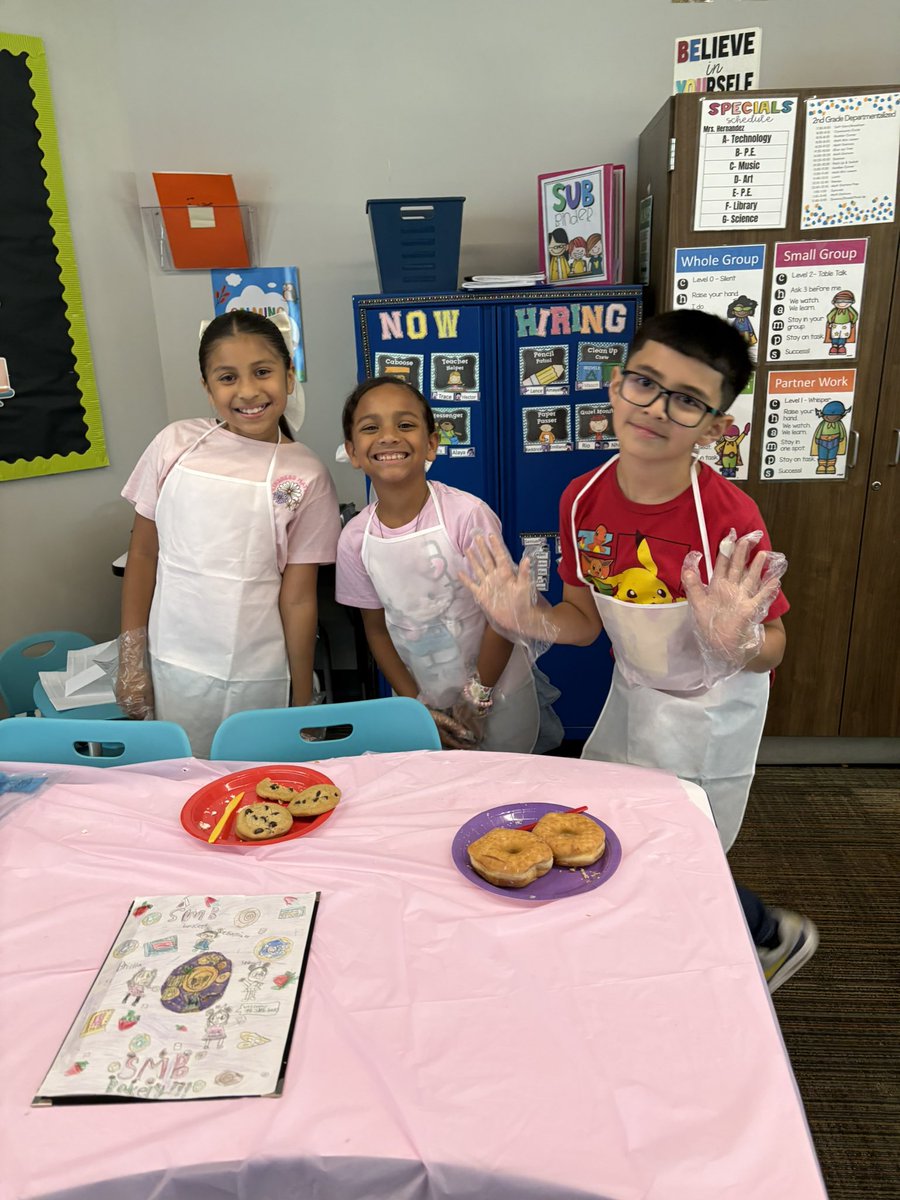 mhdz2ndgrade's tweet photo. This week our 2nd Graders had a Fraction Bakery and it was a huge success!! Students practiced their fraction skills, financial literacy, problem solving and great team work. 🍩🍩💵 https://t.co/N6jsbyWfLo