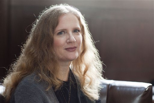 thngergames's tweet photo. é tão bom ter como autora favorita a suzenne collins, que fala sobre vários temas políticos importantes em suas obras, não é nada problemática e muito menos transfóbica, te amo demais mãe https://t.co/Wea9yPo1FF