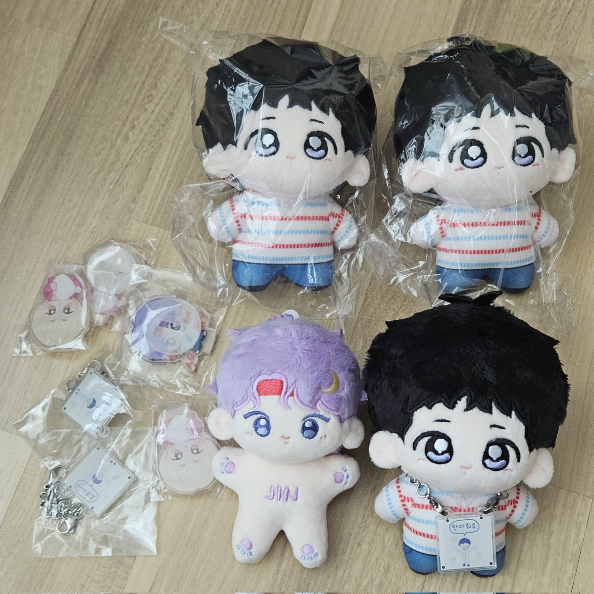 기분 좋으니 ㅋㅋㅋ

🐟 #RT
🐟 20(일) 늦은 방탄시 이후
🐟 1분께
🐟 허그진? 안아줘요 ㅋㅋㅋ 드립니다.

기대감에 잠 못들다 3시간 잤는데 콘서트 공지 다시 읽고 힘이 남. 그게 이유임 ㅋㅋㅋㅋㅋ 눈 따가워 🫩

#진 #Jin #Jin_TOUR 
#RUNSEOKJIN_epTOUR