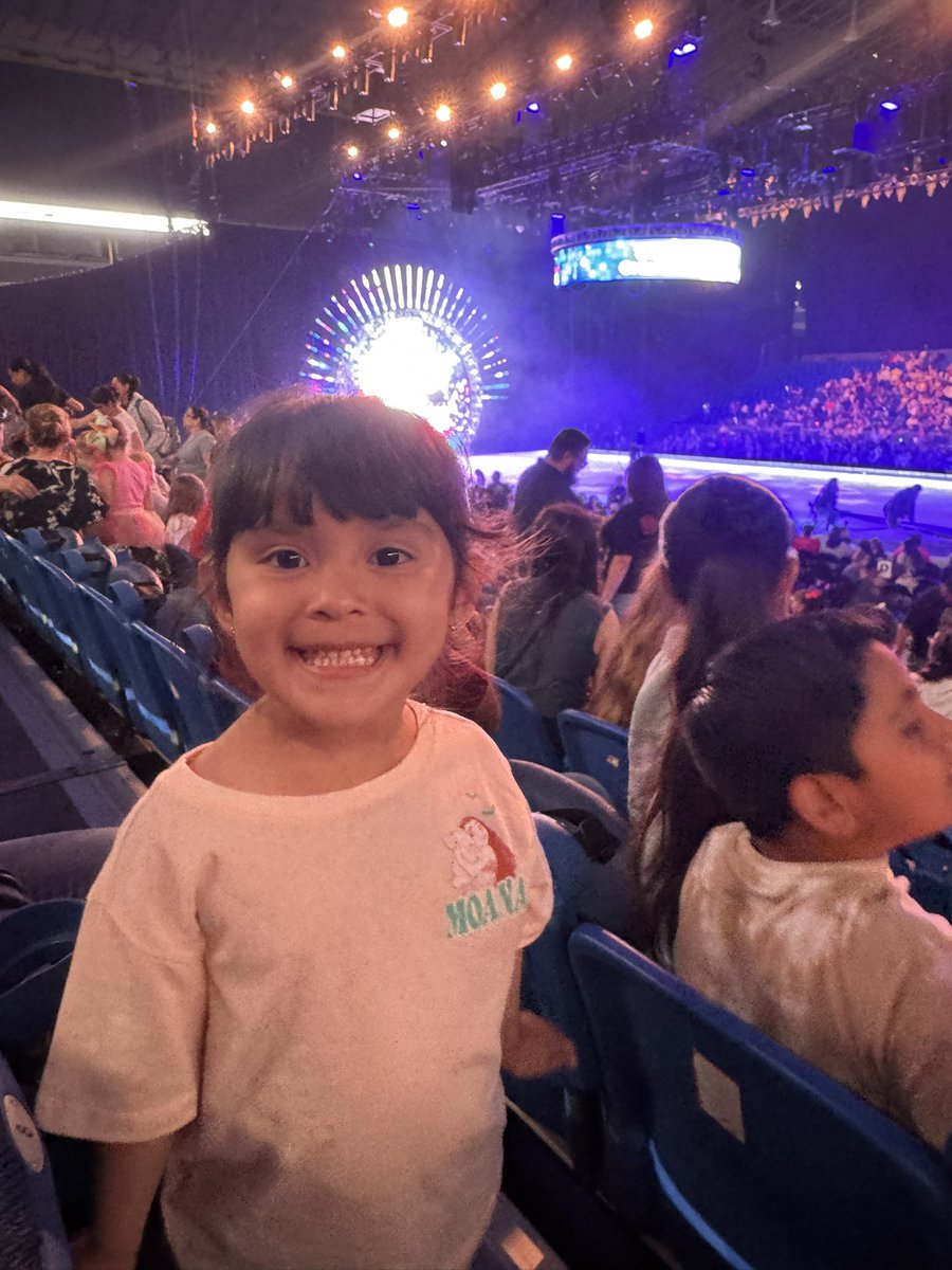 eR_ica2019's tweet photo. #disneyOnIce https://t.co/xxNgpMTiL6