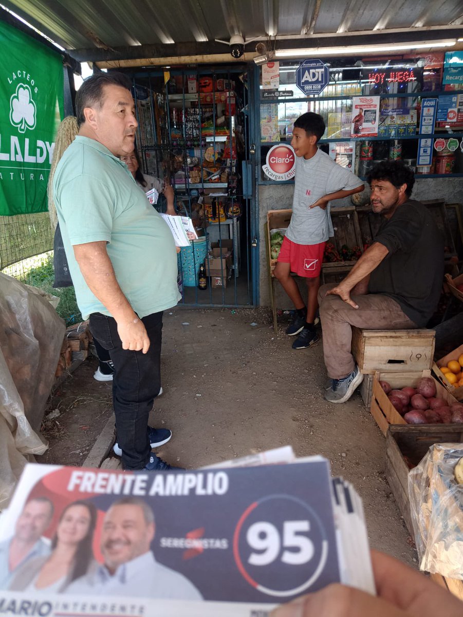 JosemaD96's tweet photo. Seguimos en el mano a mano con los vecinos y vecinas. 
#josemaalD
#MunicipioD
#lista96 https://t.co/jFm1pW3dZb