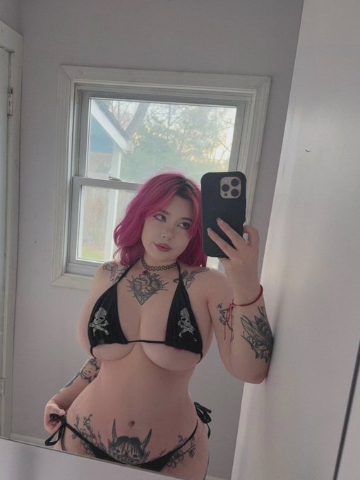 Watch venomous_dolly's leaked NSFW photo on TwXstars