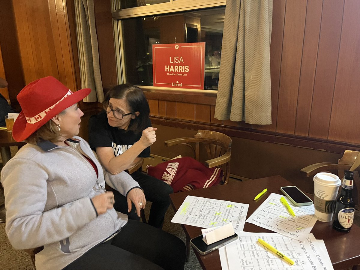 Watching #debate2025 tonight at the Black Horse Tavern in Miramichi–Grand Lake with Liberal candidate, @lisaharris_nb. 

Great to see Sam Johnson and Mayor Adam Lordon too!
