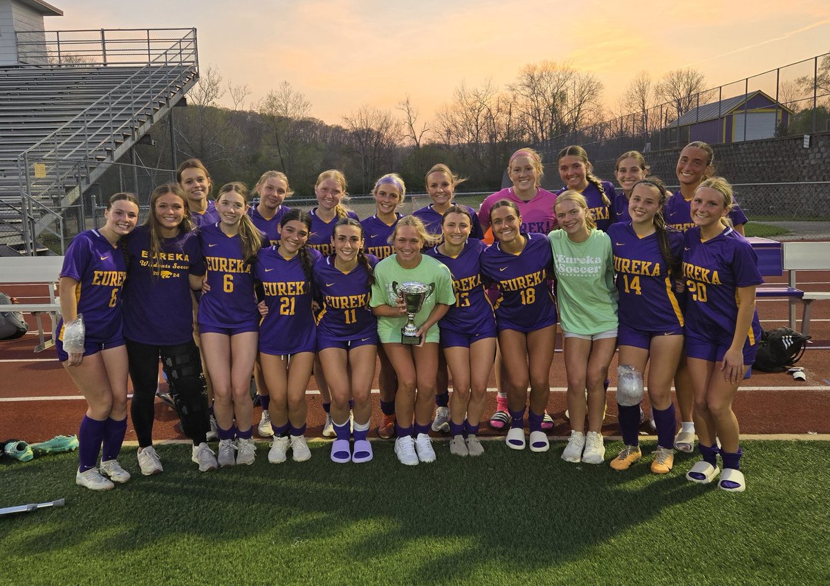 Varsity with a great team effort tonight to pick up a win over Summit! Goals by Caroline Conley (2) and Ale Carvalhaes. Assists by Bailey Flanagan and Katelyn Milligan