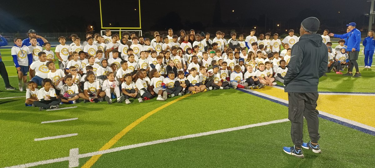 Brought Back the Los Angeles Rams (@losangelesrams) on Twitter photo Full circle for BBTLAR Director Tom Bateman as <a href="/RamsNFL/">Los Angeles Rams</a> <a href="/RamsCommunity/">Rams Community</a> team put on a Youth FB Camp at his alma mater Anaheim High School. Had to break out the old banners out of retirement! Coach Mo is The Man! Thank you Anaheim Rams PopWrnr <a href="/AHSColonists/">Anaheim High School</a> <a href="/CoachMartinez3/">Coach Martinez</a> <a href="/kdemoff/">Kevin Demoff</a> Full circle for BBTLAR Director Tom Bateman as <a href="/RamsNFL/">Los Angeles Rams</a> <a href="/RamsCommunity/">Rams Community</a> team put on a Youth FB Camp at his alma mater Anaheim High School. Had to break out the old banners out of retirement! Coach Mo is The Man! Thank you Anaheim Rams PopWrnr <a href="/AHSColonists/">Anaheim High School</a> <a href="/CoachMartinez3/">Coach Martinez</a> <a href="/kdemoff/">Kevin Demoff</a>