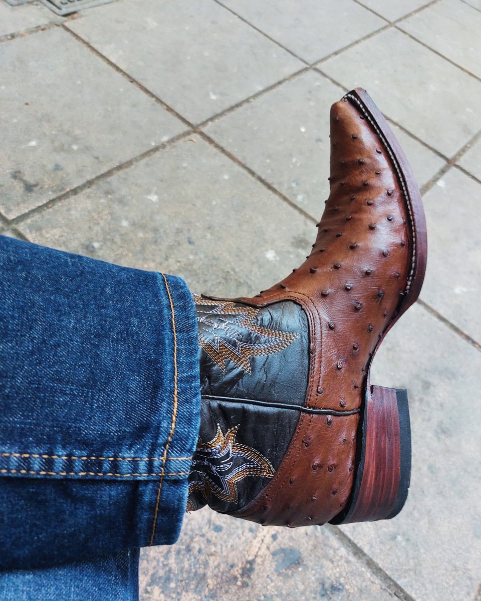 Botas nuevas, pa' someter putos