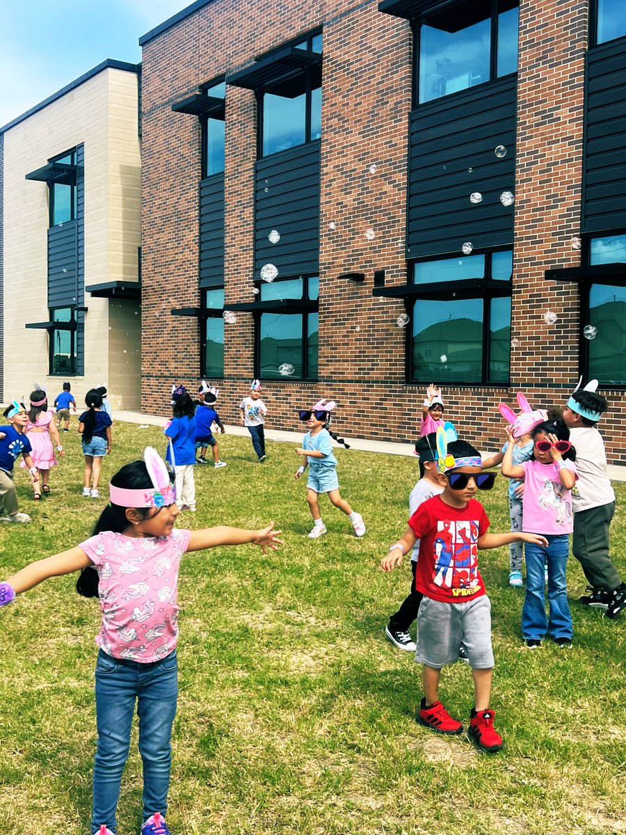 B is for “Bunnies 🐰, Baskets 🧺 and Bubbles🫧”  as we continue with our ABC countdown <a href="/BrosnahanES/">Brosnahan Elementary</a> <a href="/PrinSilliman/">Dr. Renee Silliman</a> <a href="/mrsrazoCFISD/">Tiffany</a> <a href="/CFISDELs/">CFISD EBs</a> <a href="/CFISDPK1/">cfisdprimary</a>