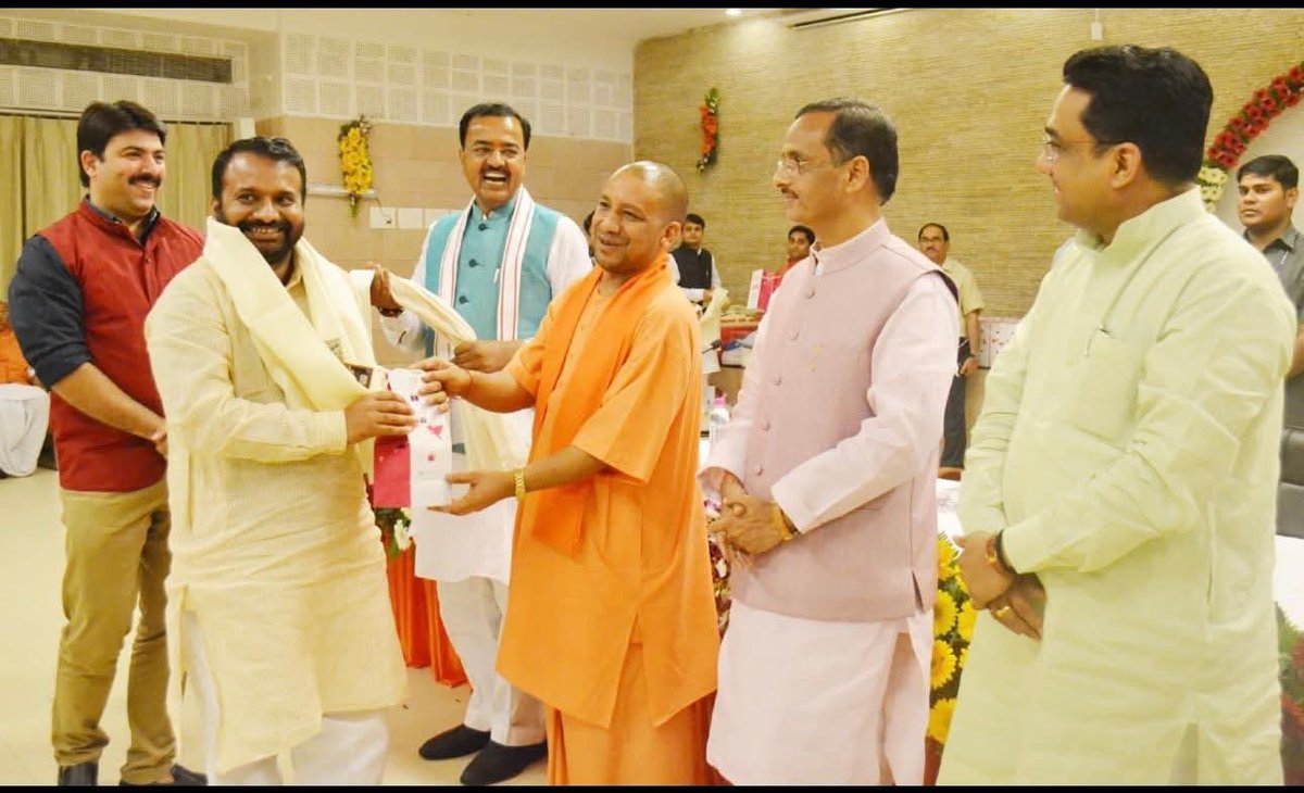 PRANAVRAGHAV7's tweet photo. सरल, सौम्य और कर्मठ व्यक्तित्व के धनी, शिकारपुर के विकास का संकल्प लेकर चल रहे, संघ के समर्पित स्वयंसेवक, हमारे आदर्श अभिभावक हमारे प्रेरणास्रोत बुलंदशहर की आन बान शान बड़े भाई परम् आदरणीय @cmbjpup जी प्रदेश मंत्री भाजपा आपको जन्मदिन की बहुत बहुत बधाई एवं हार्दिक शुभकामनायें.. https://t.co/DOFaQTiGut