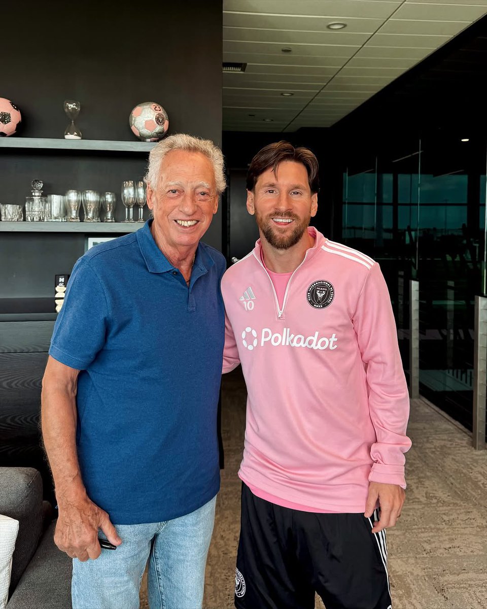 Quique Wolff y Lionel Messi en el regreso de Simplemente Fútbol. Hermosa nota. La vuelta del icónico programa que marcó a muchos es una excelente noticia.