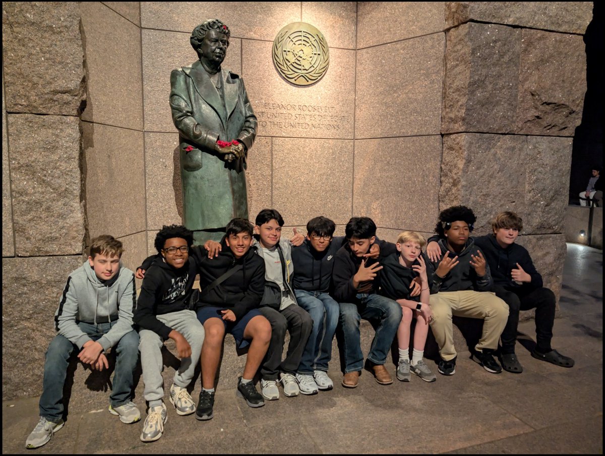 JPersinski's tweet image. And more...with MLK, FDR and Jefferson.  💙💙💙 #8thgradetrip #Bus2 #FalconsSOAR @smfalcons