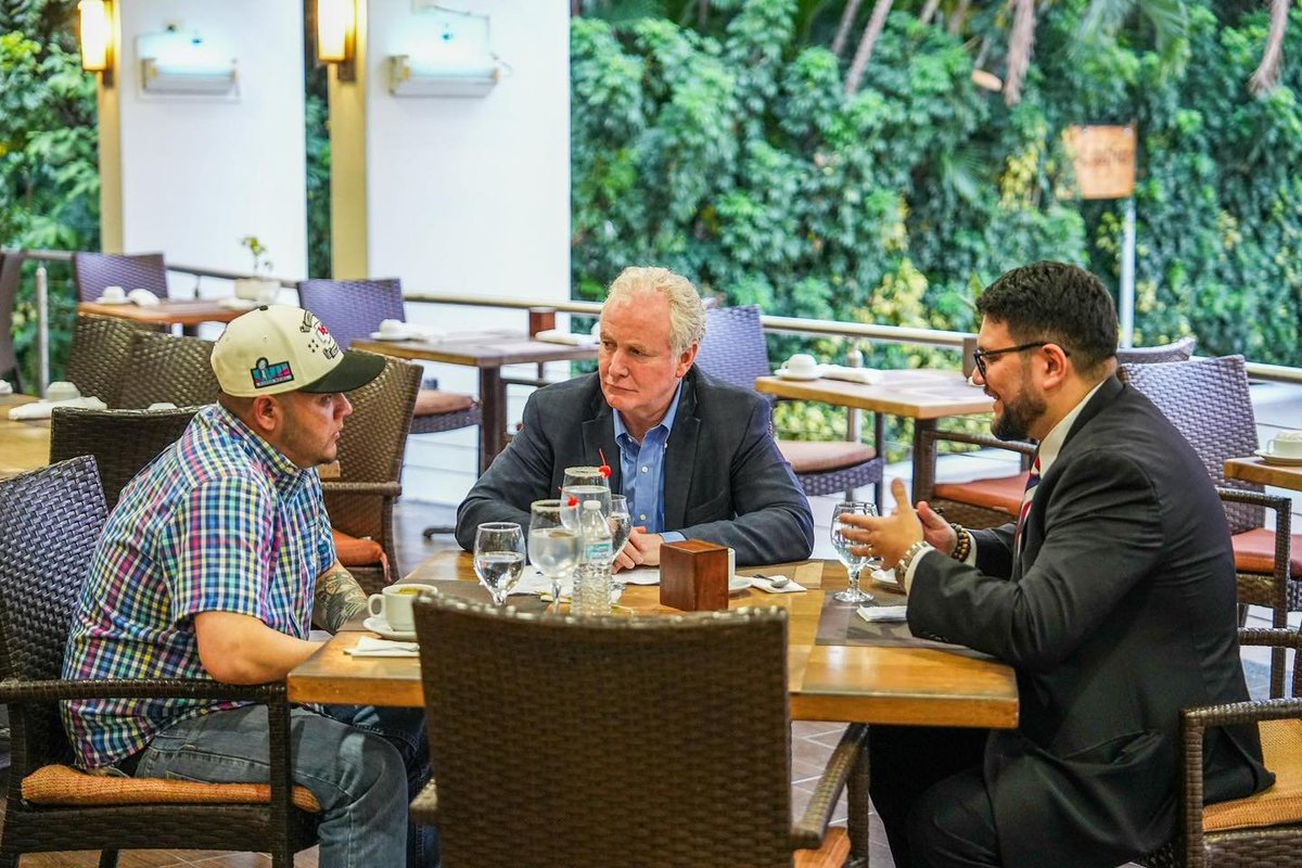 The #MarylandMan aka #MS13 Garcia is out and was seen having a coffee a with Sen. Van Hollen of Maryland, who is in El Salvador to bring the criminal back to the US. The WH made it clear, this thug will go straight to #ICE detention on arrival and maybe deported again! #Thugs
