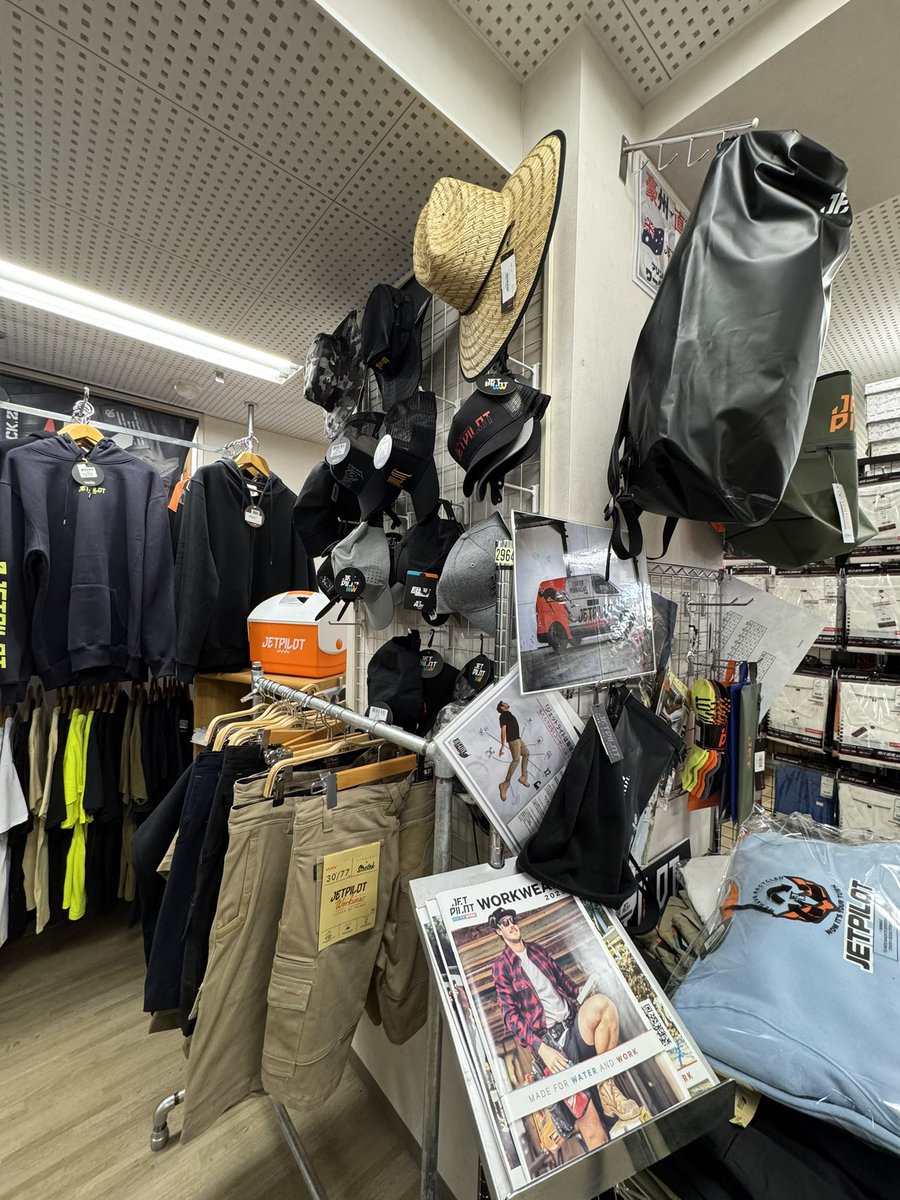 hiranoya1883's tweet photo. おはようございます😊
当店では🇦��のマリンスポーツブランドJETPILOTのワークブランドを在庫しております♪新作も入荷✨実際に手に取って購入できますので是非お立ち寄りください👍
#jetpilot https://t.co/ESvi0zxm8m