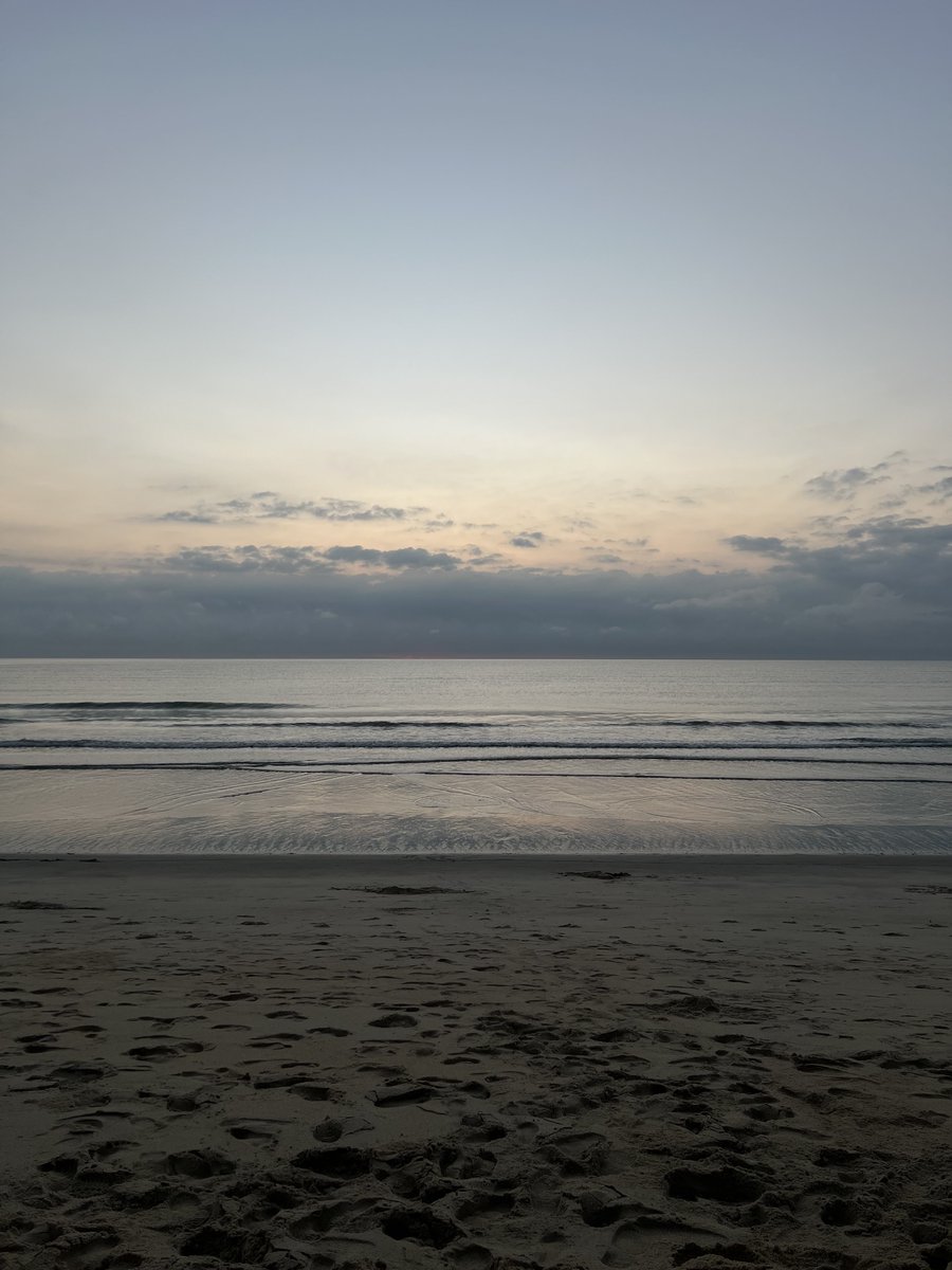 nuaimz_'s tweet photo. Sunrise teluk cempedak harini https://t.co/51OIwKnd9e