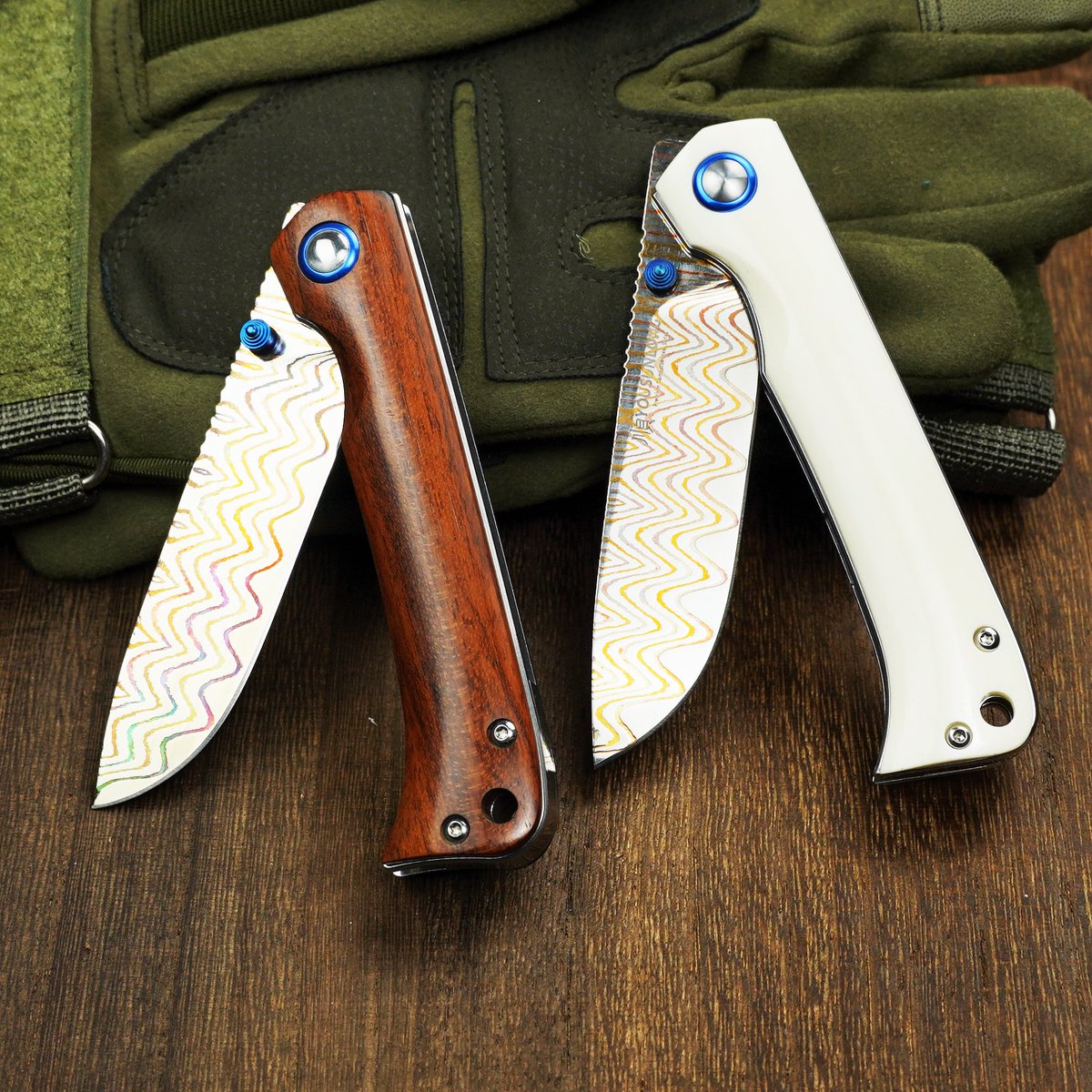 SunlongKnives's tweet photo. 🔥 Friday's Blade Drop:
Introducing our Damascus pocket knife with a vibrant cover and a brass Damascus steel blade. A must-have for EDC enthusiasts.
#EDC #DamascusSteel #KnifeLife #PocketKnife #EverydayCarry #BladeDrop https://t.co/944plxCNsH