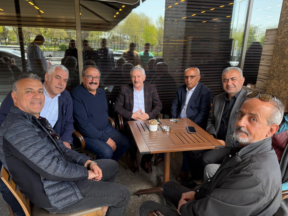 Serhatozbk30's tweet photo. TBMM Başkanvekili Sayın Sırrı Süreyya Önder'i ziyaret eden Abdulmuttalip Özbek,Sayın önderin kardeşi Ali Önder ile Dem parti eş genel başkanları ve parti yöneticilerine geçmiş olsun ziyaretinde bulundu.Bzler de Sayın Öndere geçmş olsun dileklerini sunuyor,Allah tan şifa diliyoruz https://t.co/YFkyVmFxZl