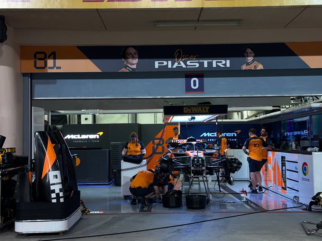 robertofunoat's tweet photo. Gallery dai box di Jeddah (📸 IG: Inesmuc) #F1 #SaudiArabianGP #Box #Ferrari #Mercedes #McLaren #Willams #Haas #RedBull https://t.co/WEs4jHAzCr