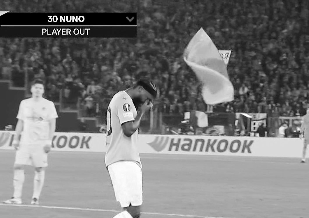 Uno dei più grandi dolori per un calciatore é quello di non poter esprimersi al meglio dopo tanta preparazione per colpa del fisico che non regge. Lacrime che valgono tanto per qualsiasi amante del calcio! #elitalo33