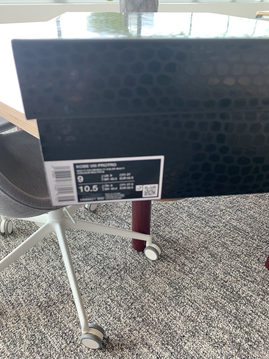 DapparSwagg's tweet photo. @nikebasketball @Nike @nikestore @black_mamba81 I need a new pair!!! Y’all sent me the wrong size after #Nike #sad #Fail #Grail https://t.co/FfBgbFWgCc