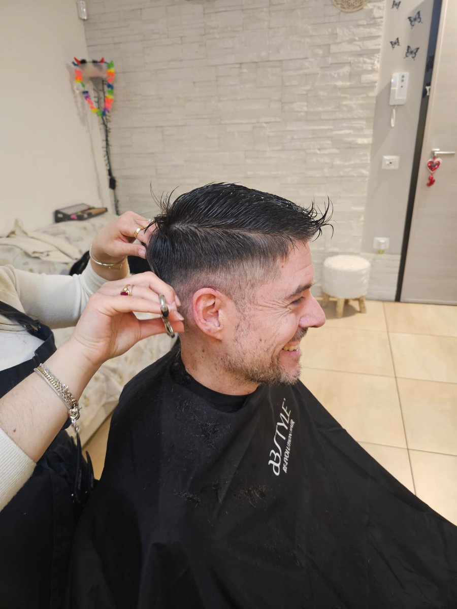 GianlucaCasali's tweet photo. Taglio fresco, vibes nuove: Katzen DJ si prepara a incendiare le piste con i prossimi successi ๐ต๐ฟ๐ง๐ช
#katzendj #newlook #djlife #djlifestyle #haircut #freshstyle #readytoparty #staytuned #nextlevel #MusicVibes #goodvibesonly #goodvibes #freshvibes https://t.co/X9hBOTOX8M