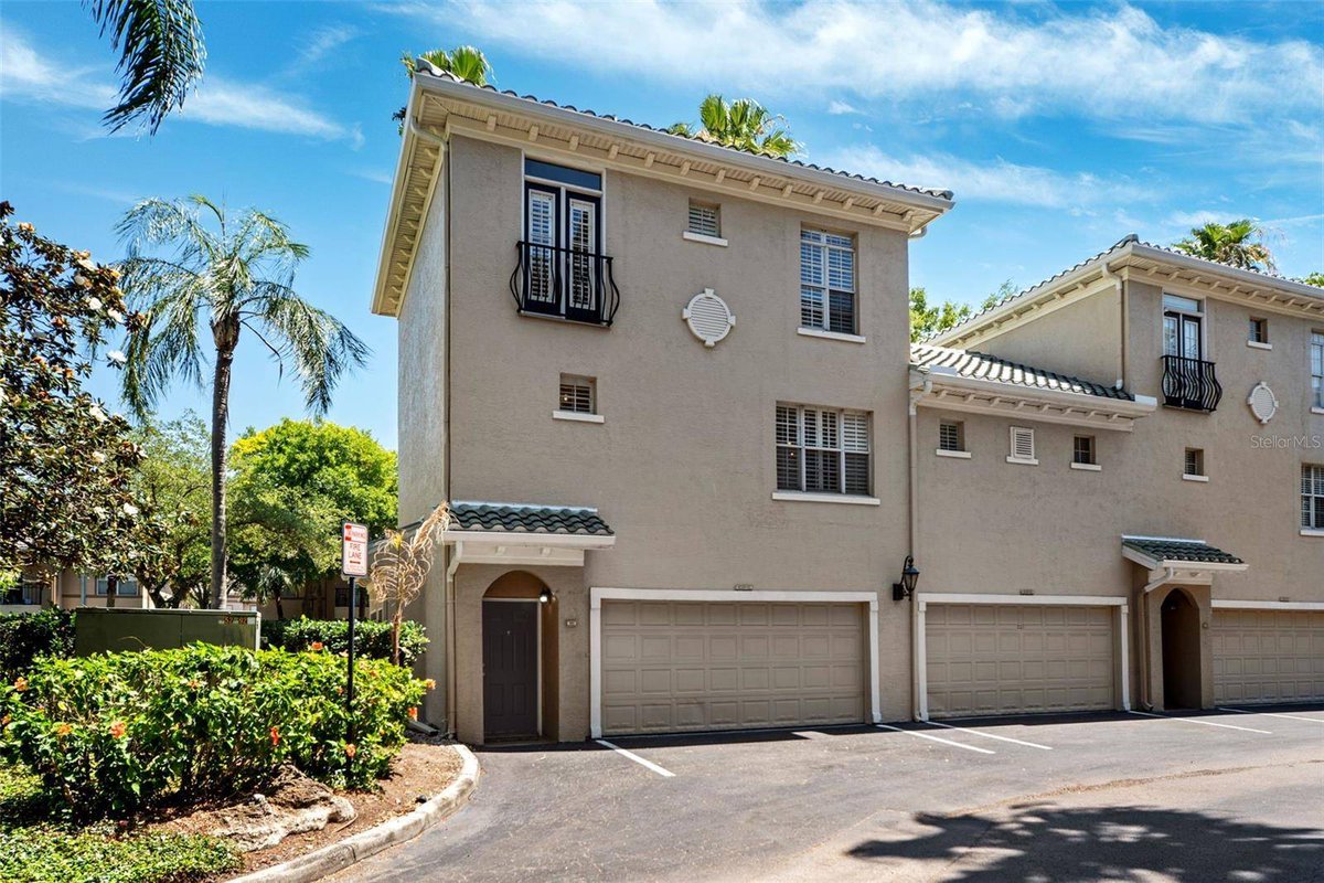 SeanBatesRE's tweet photo. Just listed on Harbour Island! 🌴 3 bed, 3.5 bath, 2-car garage, $50K+ in upgrades &amp; ensuite baths in every room. One of only 6 units like it! Ranked Top 5 Best Places to Live in the U.S. 📍 DM for a private tour!

#MakeItHappen #TampaLiving #BelloHomeTeam https://t.co/cIpcmKfL8O