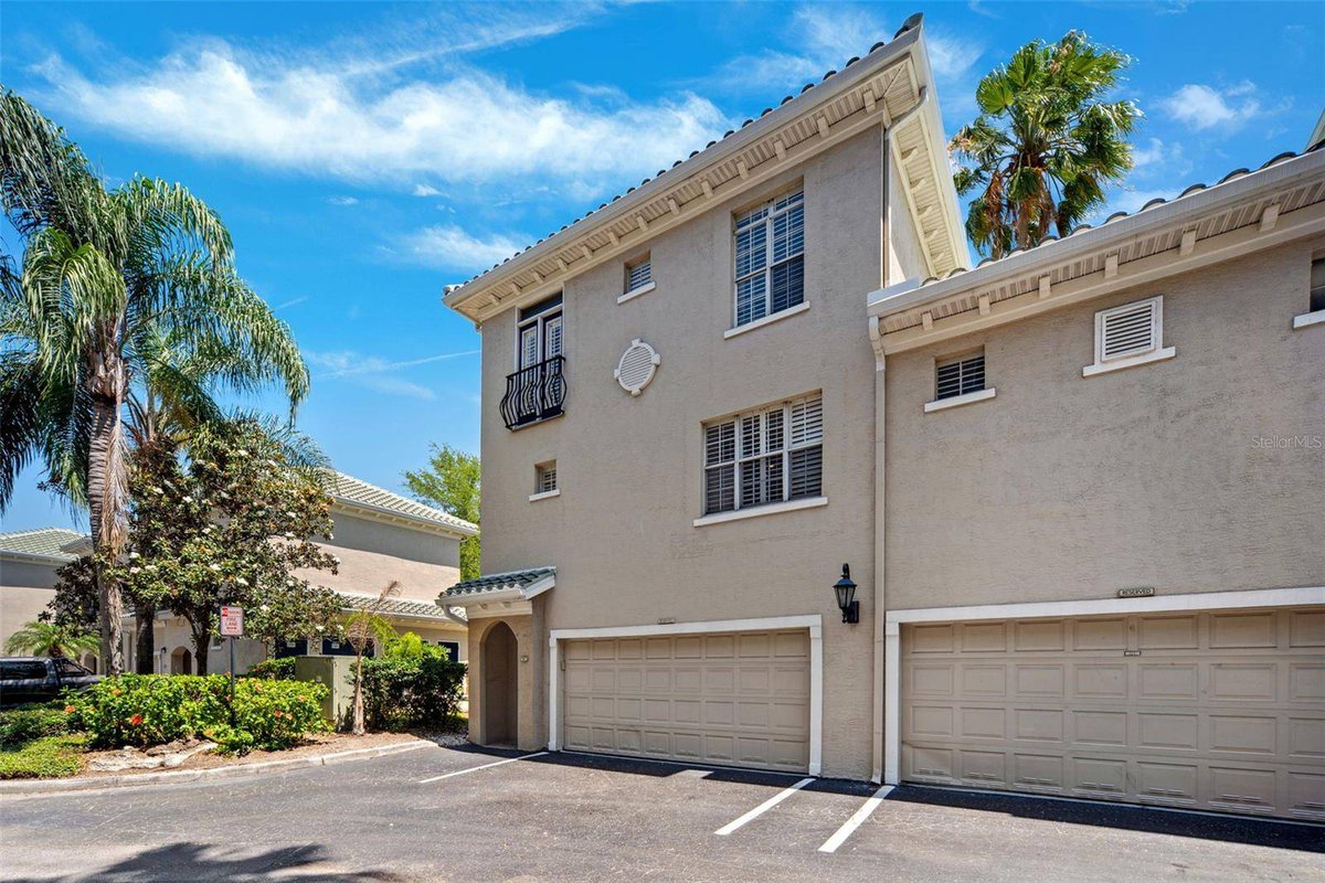 SeanBatesRE's tweet photo. Just listed on Harbour Island! 🌴 3 bed, 3.5 bath, 2-car garage, $50K+ in upgrades &amp; ensuite baths in every room. One of only 6 units like it! Ranked Top 5 Best Places to Live in the U.S. 📍 DM for a private tour!

#MakeItHappen #TampaLiving #BelloHomeTeam https://t.co/cIpcmKfL8O