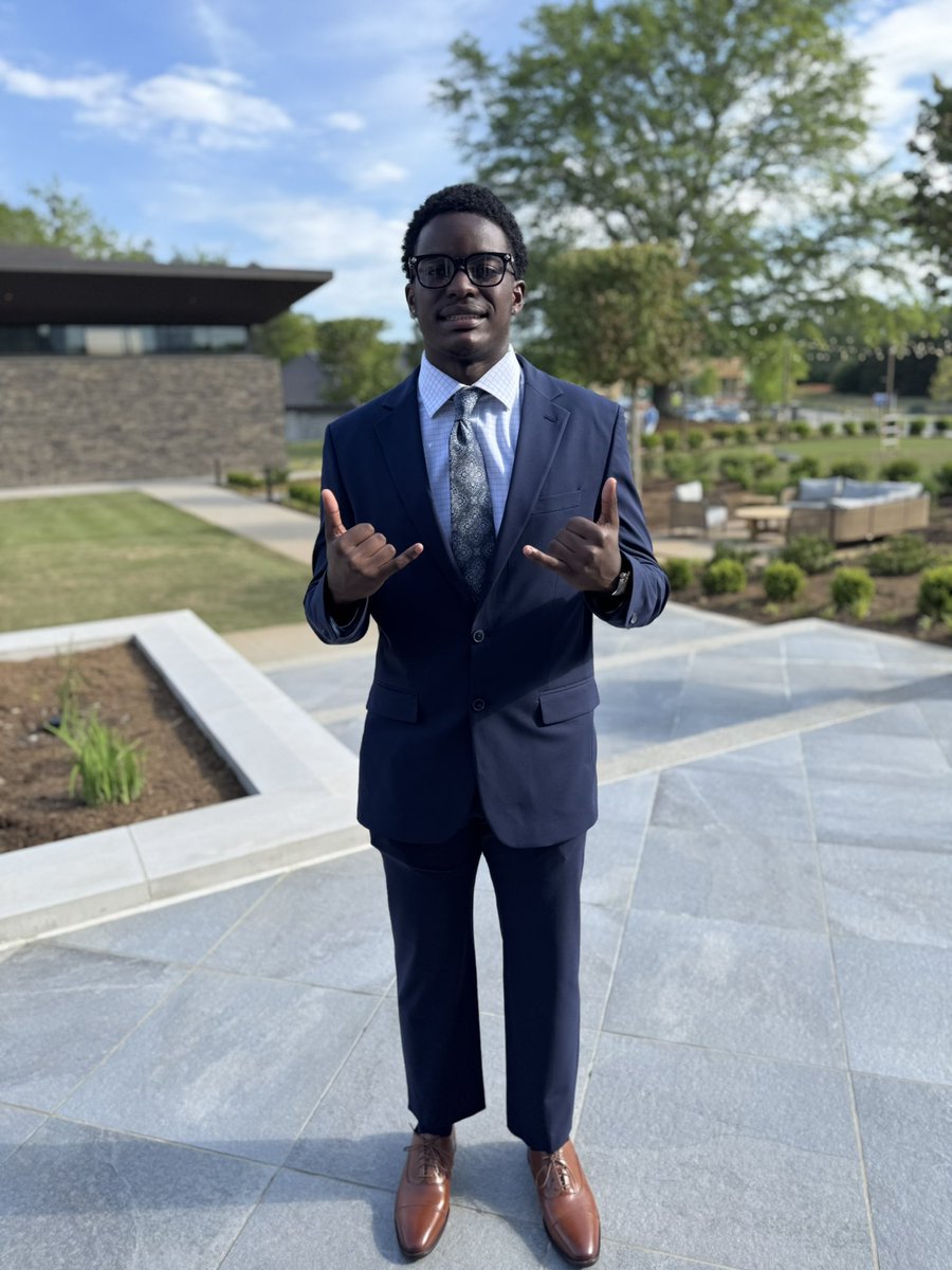 Spurs up <a href="/donovan_murph/">Donovan Murph</a>