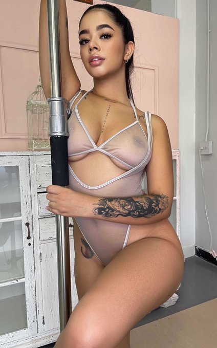 Watch Angelina Sweet's leaked NSFW photo on TwXstars