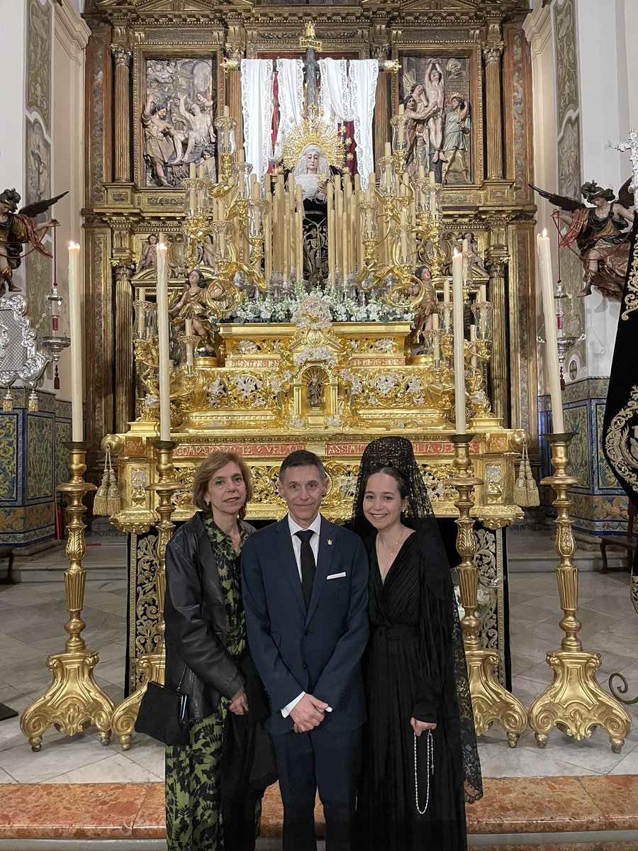 La mañana del Jueves Santo en Sevilla…