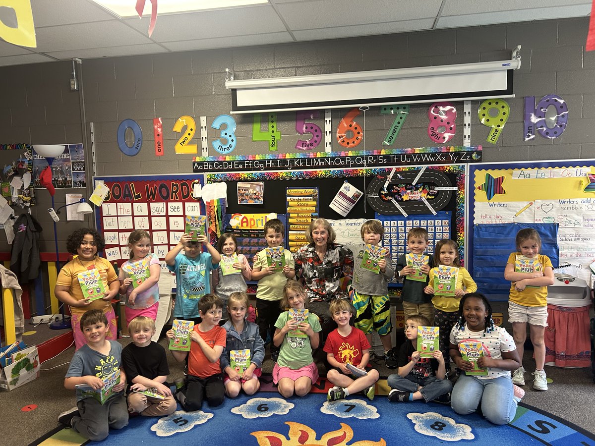 LibertyEdFdn's tweet image. Our final Zoom with author & @LIBERTYSCHOOLS
alum Tim McCanna ('90)! 📚 Manor Hill even had a surprise visit from his mom, Sue Ann Wright!
We gifted brand-new books to 700 kindergarteners—help us keep it going! Donate just $5/month: bit.ly/4jCtnV9 #ShineBrightLPS