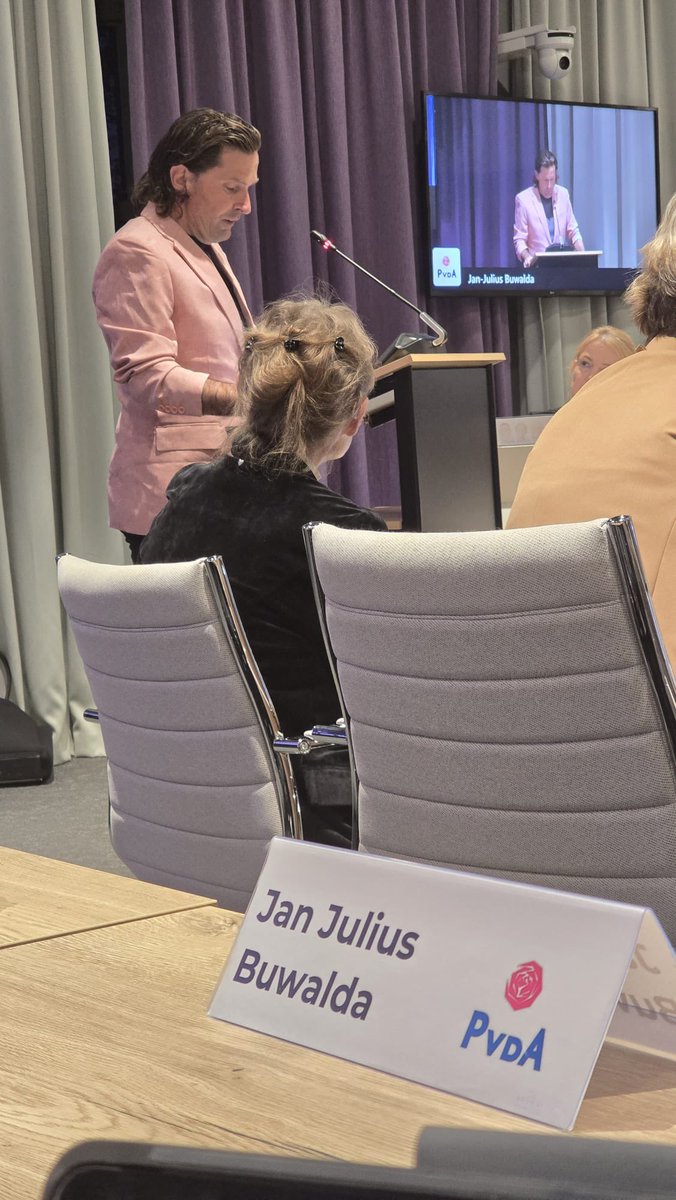 Goed nieuws: het zwembad blijft in <a href="/SportstadHveen/">Sportstad Heerenveen</a> ook na 2026 open! Dankzij inzet van velen kunnen we blijven zwemmen, leren &amp; ontmoeten. Een plek voor jong &amp; oud, die we koesteren. #Heerenveen #zwembad