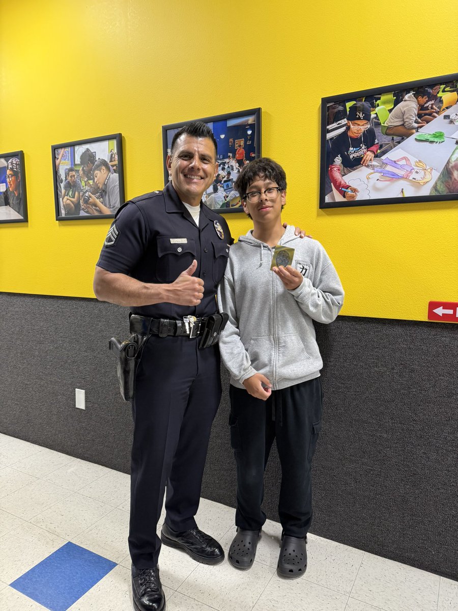 LAPDOutreach's tweet image. #LAPD @LAPDOutreach and @LAPDOlympic taking part in a Community clean up with parents and youth from Bresee Center. Actions like this reminds us all, that we must work together to maintain our beautiful city.   

Teamwork and community collaboration!