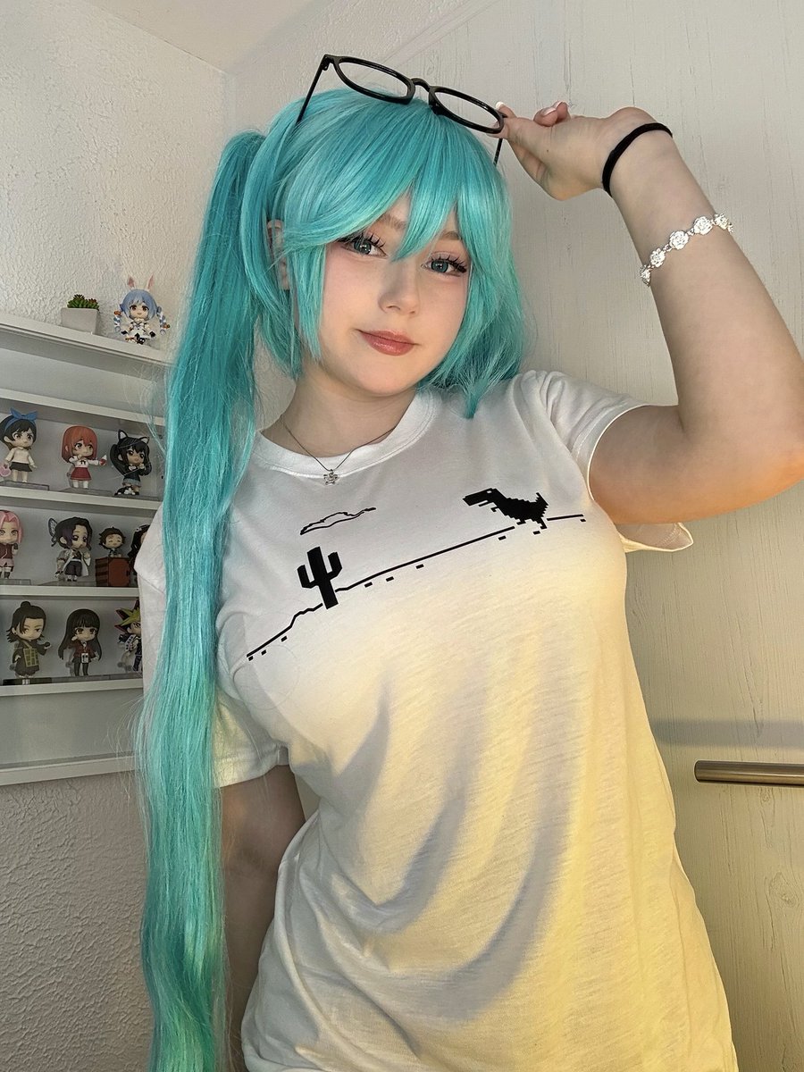 upminaa's tweet photo. Forgot to post this haha casual miku 🩵 https://t.co/wED1J5zl46