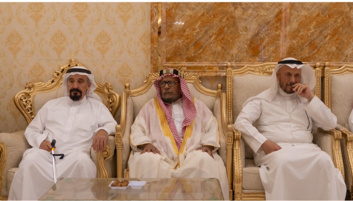 kEbar_sin_aflaj's tweet photo. سعادة نائب رئيس مجلس إدارة الغرفة التجارية في المدينة المنورة يستضيف أعضاء #ديوانية_إجلال_بالأفلاج في قصر الثريا مساء هذا اليوم الخميس
تم في هذا اللقاء مشاركات متنوعة بإدارة أ.د محمد أديب عبدالسلام وبمشاركة بعض أعضاء الديوانية ..
كما تم إهداء رئيس جمعية إجلال جزء من كسوة الكعبة . https://t.co/tOZsvLu0DH