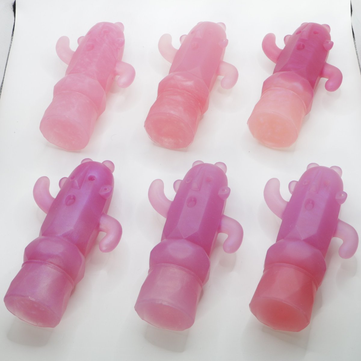 _DRPM's tweet image. Crystal Haniwa Raffle
One winner gets their choice of 1 of 6 haniwas in the first photo, and a custom miniature haniwa.

To enter:
- Follow, Like &amp;amp; RT
- Reply with a colour for the mini haniwa

ends April 25th
#BlueArchive #raffle