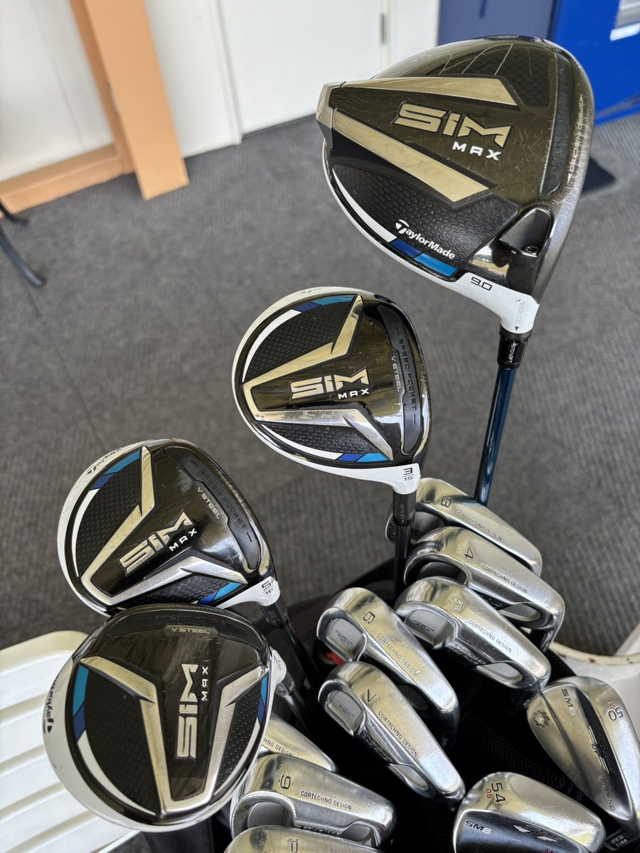 kengo_shiroyama's tweet image. 今年は本コースに再デビューするのでギアを入れ替え。
テーラーメイドSIM MAX Dr-3w-5w-7w、ボーケイSM6 50-54-58、スパイダーツアーを投入！
これで練習に励みます🏌️‍♂️
#SIMMAX
#SM6
#スパイダーツアー